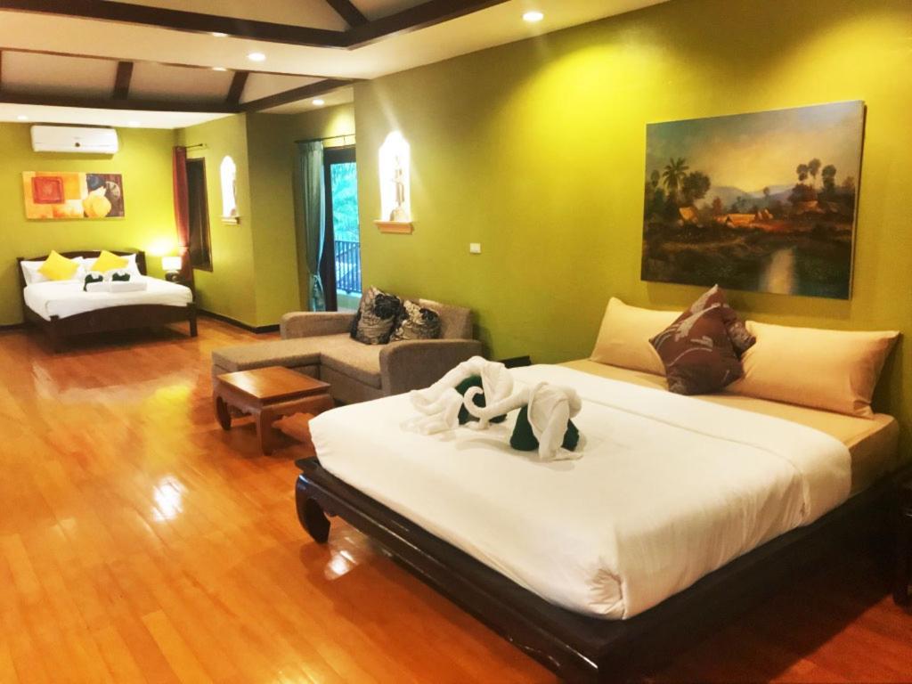 Villa Chaya Khao Lak Bagian luar foto