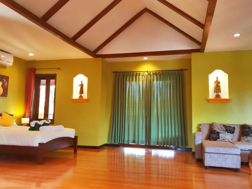 Villa Chaya Khao Lak Bagian luar foto