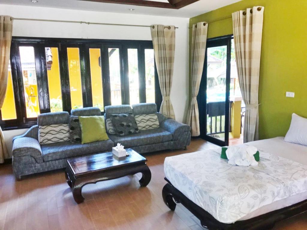 Villa Chaya Khao Lak Bagian luar foto