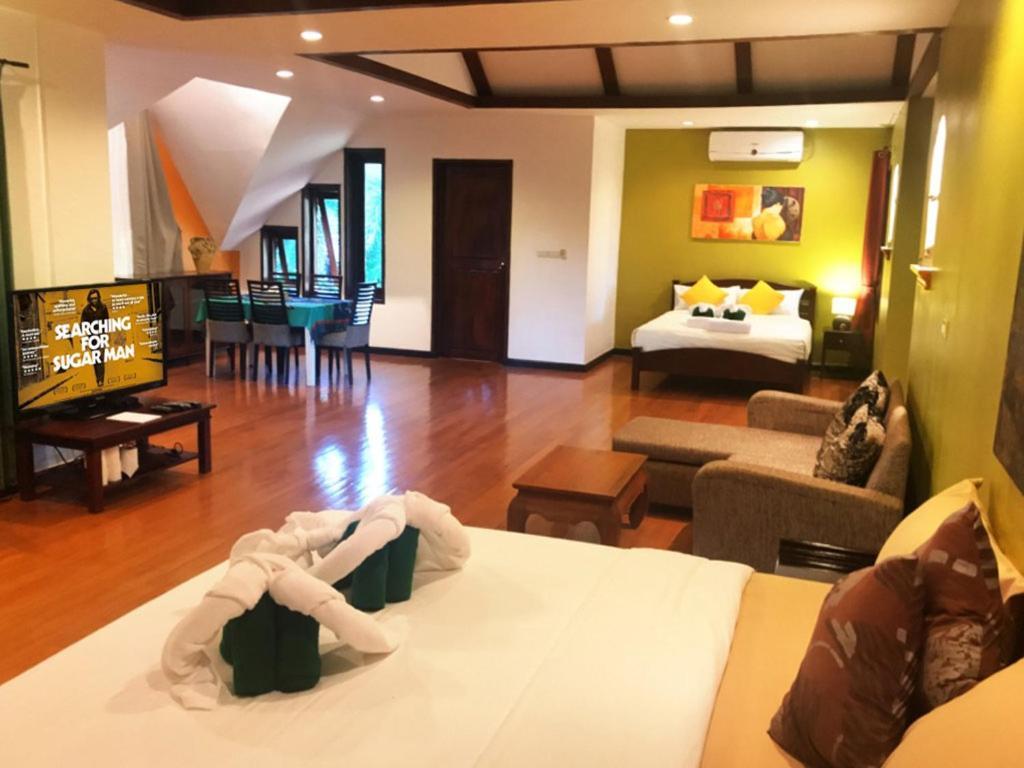 Villa Chaya Khao Lak Bagian luar foto