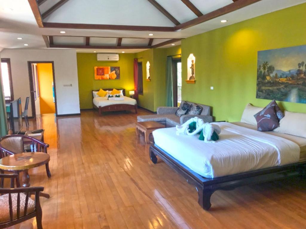 Villa Chaya Khao Lak Bagian luar foto