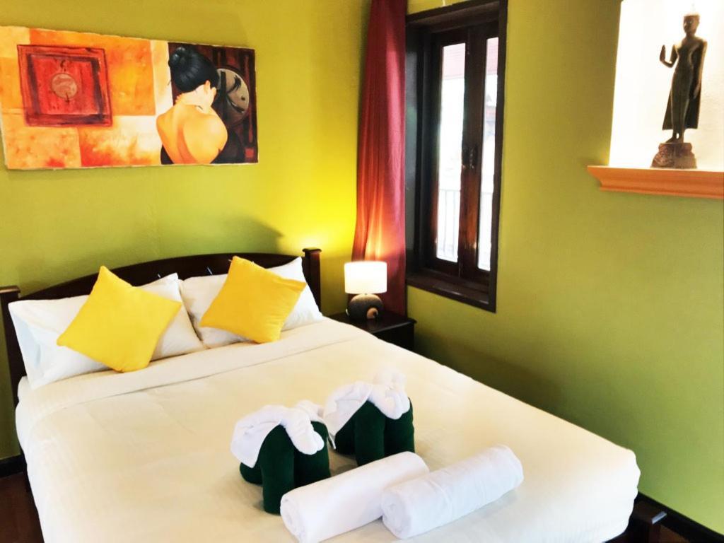 Villa Chaya Khao Lak Bagian luar foto