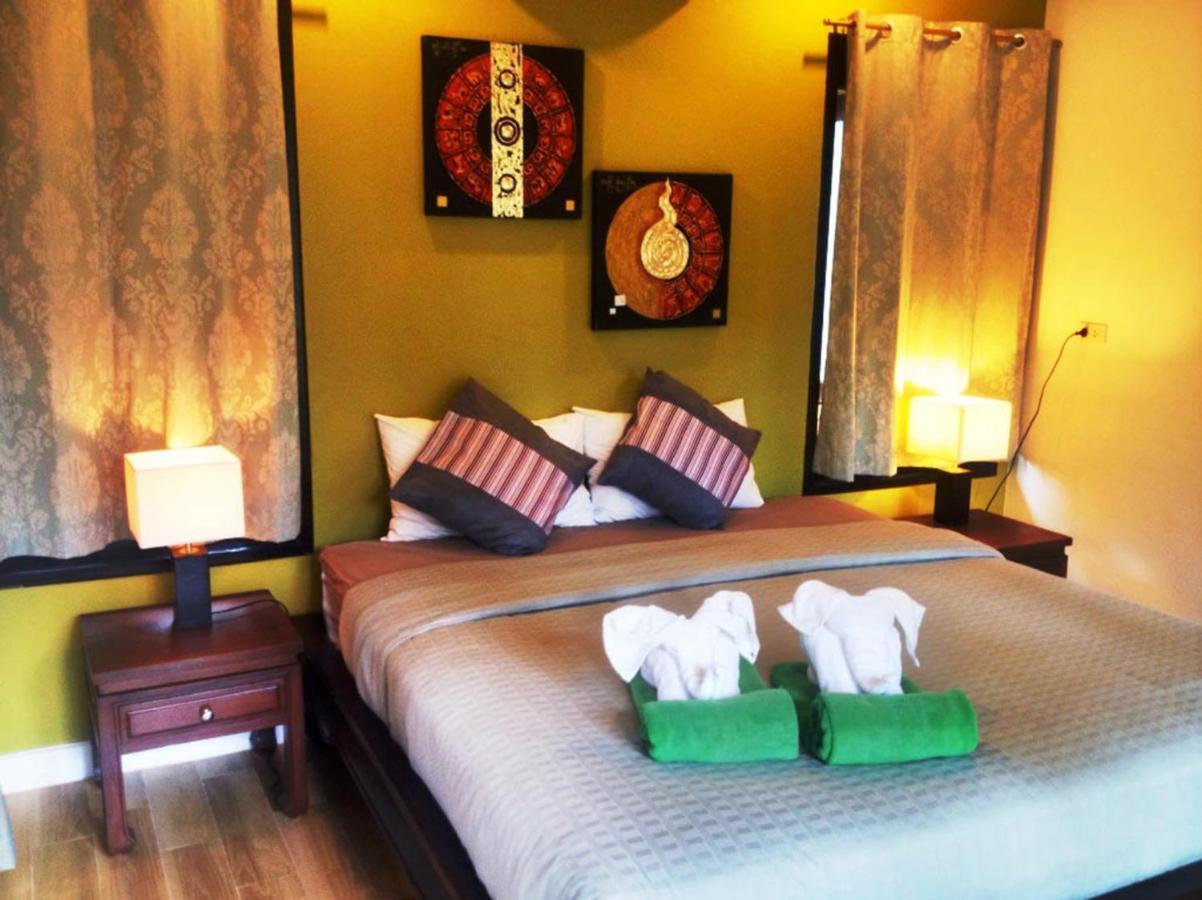 Villa Chaya Khao Lak Bagian luar foto